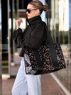 Flaunt Blonde Tortoise Everyday Tote Bag NWT